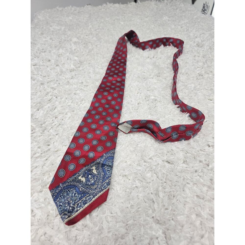Bill Blass Red Silk Tie Men’s Medallion Foulard Blue Paisley Tip Border Vintage